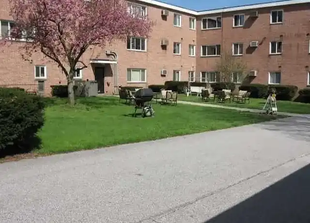 Property at Blake House Apartments - 1165 Som Center Rd, Cleveland, OH, 44124, 1 bed, 1 bath, [object Object]