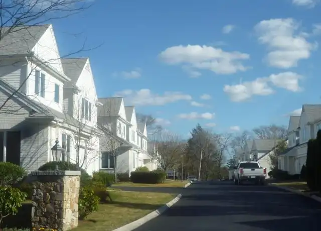 Property at 900 W Roxbury Pkwy, Chestnut Hill, MA, 02467, 3 beds, 2 baths, [object Object]