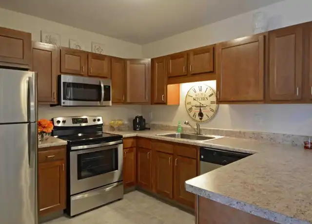 Property at Willoughby Hills Senior Apartments - 35100 Chardon Rd, Willoughby Hills, OH, 44094, 1-2 bed, 1 bath, [object Object]