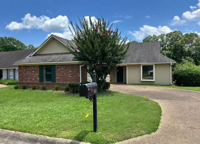 Property at 541 Bedford Cir, Madison, MS, 39110, 3 beds, 2 baths, [object Object]