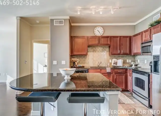 Property at 520 Samuels Ave, Fort Worth, TX, 76102, 1 bed, 1 bath, [object Object]