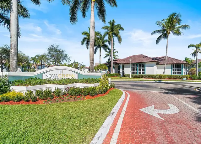 Photo of 6857 College Ct, Davie, FL 33317