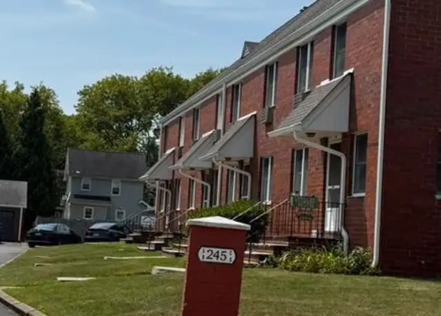 Property at 245 Fort Lee Rd Unit D, Teaneck, NJ, 07666, 2 beds, 1 bath, [object Object]
