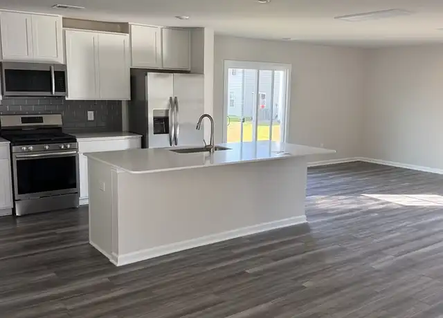 Property at 73 Parkwood Ct, Camden, SC, 29020, 5 beds, 2 baths, [object Object]