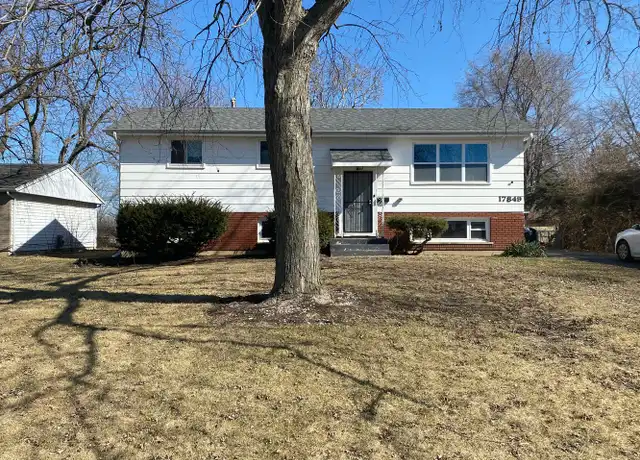 Property at 17849 John Ave, Country Club Hills, IL, 60478, 5 beds, 2 baths, [object Object]