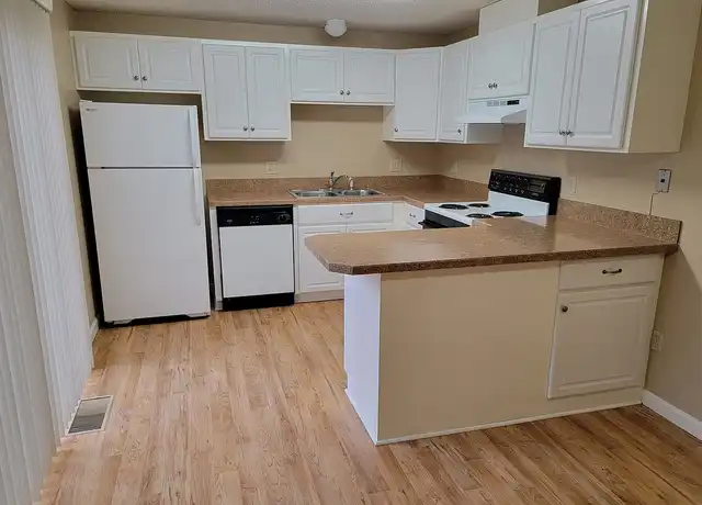 Property at Shadow Hills Park - 4070 Adelaide Ave, Klamath Falls, OR, 97603, 2 beds, 1.5 baths, [object Object]