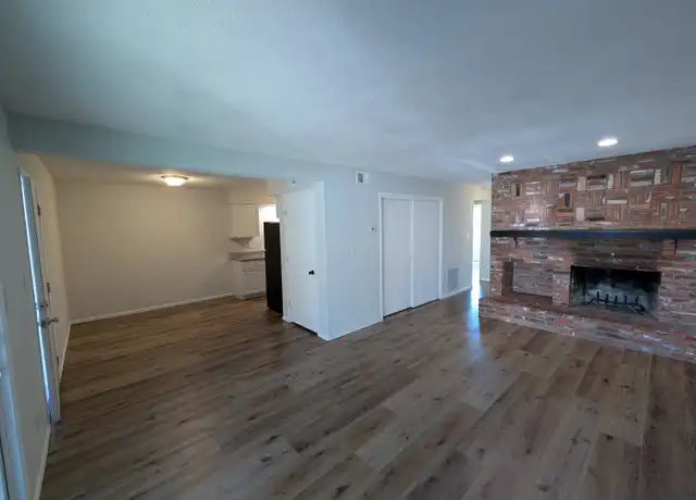 Property at 3400 SW Burnett Rd Unit B, Topeka, KS, 66614, 2 beds, 1 bath, [object Object]