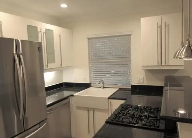 Property at 100 W 12th St Unit 8, Houston, TX, 77008, 1 bed, 1 bath, [object Object]