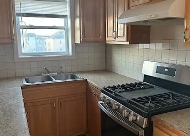 Property at 176 Columbia St Unit 2, Fall River, MA, 02721, 3 beds, 1 bath, [object Object]