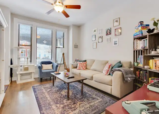 Property at 3250 N Lakewood Ave Unit 3250-1, Chicago, IL, 60657, 2 beds, 1 bath, [object Object]