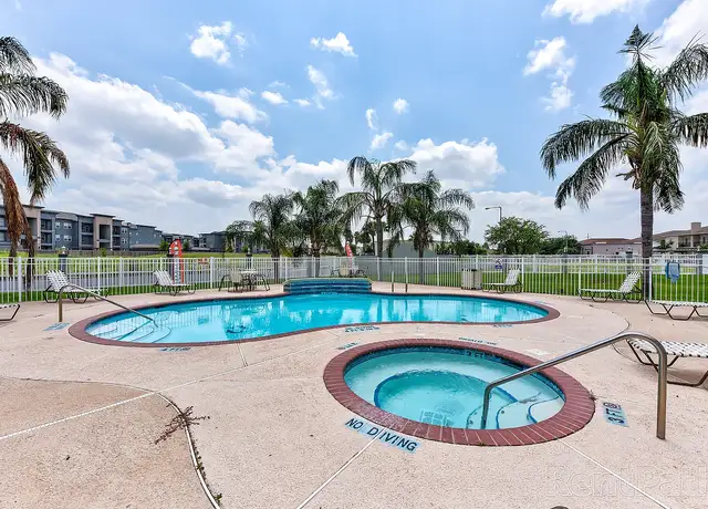 Photo of 1001 E Redbud Ave, McAllen, TX 78504