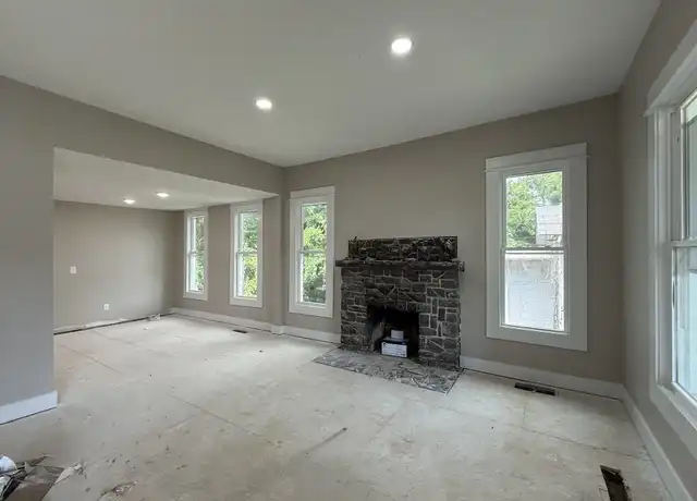 Property at 204 S Jefferson St, Tullahoma, TN, 37388, 3 beds, 2 baths, [object Object]