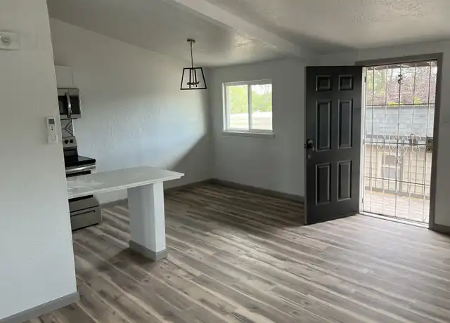 Property at 209 Girard Blvd SE Unit 5, Albuquerque, NM, 87106, 1 bed, 1 bath, [object Object]