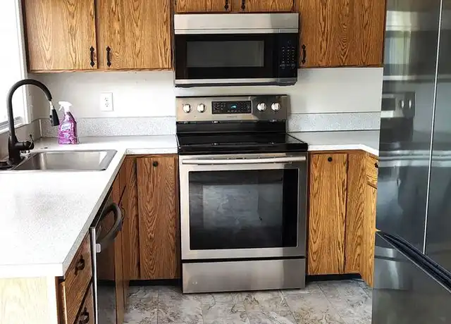 Property at 25204 146th Ave SE Unit B, Kent, WA, 98042, 3 beds, 1 bath, [object Object]
