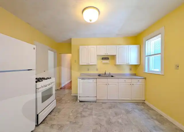 Property at 79 Conwell Ave Unit 1, Somerville, MA, 02144, 3 beds, 1 bath, [object Object]