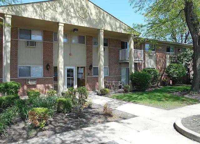 Photo of 2230 Breezewood Ter, Hanover Park, IL 60133