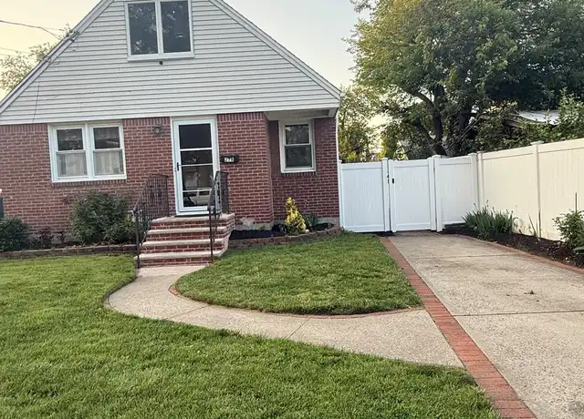 Property at 278 Lexington Ave, West Hempstead, NY, 11552, 4 beds, 2 baths, [object Object]