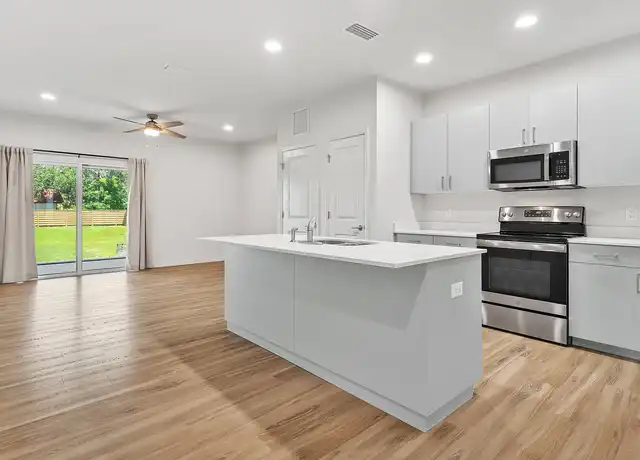 Property at Legacy Oaks Apartment Homes - 805 S Beneva Rd, Sarasota, FL, 34232, 1 bed, 1 bath, [object Object]