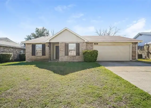 Property at 906 Woodcrest Dr, Lancaster, TX, 75134, 3 beds, 2 baths, [object Object]