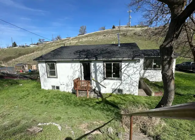 Property at 834 SE 3rd St, Pendleton, OR, 97801, 4 beds, 2 baths, [object Object]