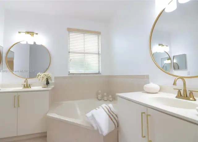 Property at 10868 NW 84th St, Doral, FL, 33178, 5 beds, 4 baths, [object Object]