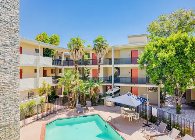 Photo of 6670 Glade Ave, Woodland Hills, CA 91303