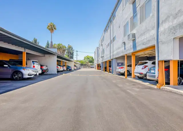 Photo of 6670 Glade Ave, Woodland Hills, CA 91303
