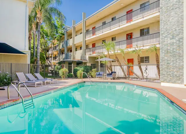 Photo of 6670 Glade Ave, Woodland Hills, CA 91303
