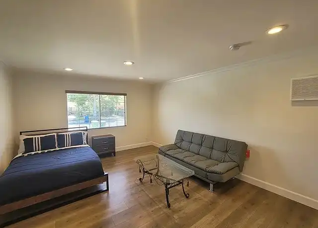 Property at 6709 Lennox Ave, Van Nuys, CA, 91405, 1 bed, 1 bath, [object Object]