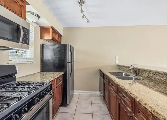 Property at 525 11th St Unit 8, Galveston, TX, 77550, 2 beds, 1.5 baths, [object Object]