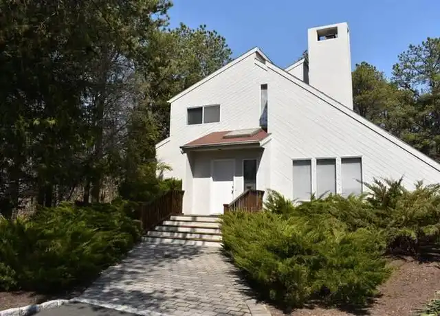 Property at 34 Park Cir, Quogue, NY, 11959, 5 beds, 3.5 baths, [object Object]