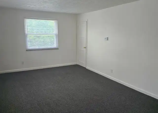 Property at 433 Sandhurst Dr Unit 4, Dayton, OH, 45405, 1 bed, 1 bath, [object Object]