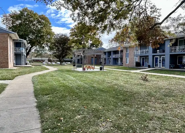 Property at Hillcrest Apartments - 890 Ridgewood Dr, Plainfield, IN, 46168, 2 beds, 1 bath, [object Object]