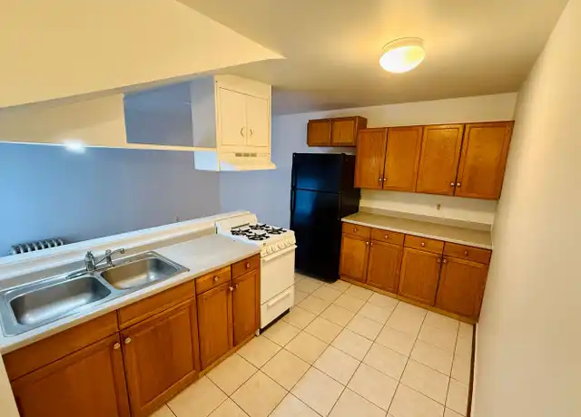 Property at 21-25 Elmwood Ave Apt 11, Burlington, VT, 05401, 1 bed, 1 bath, [object Object]