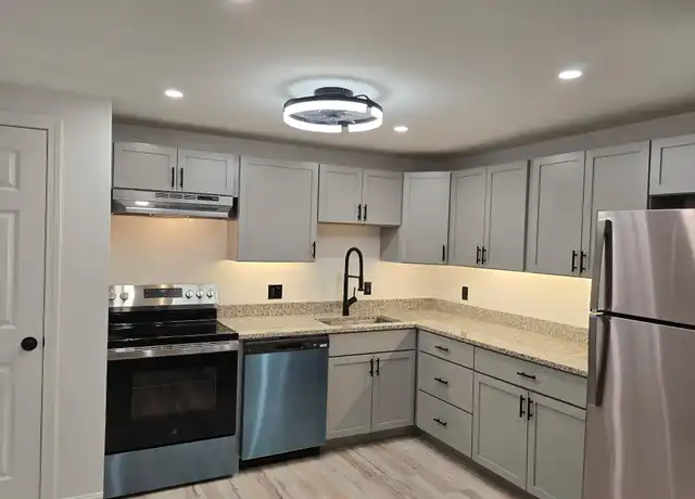 Property at 403 White Cedar Blvd, Portsmouth, NH, 03801, 2 beds, 1 bath, [object Object]