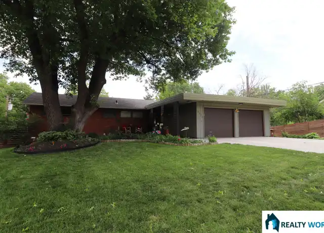 Property at 3320 S 42nd St, Lincoln, NE, 68506, 4 beds, 2 baths, [object Object]