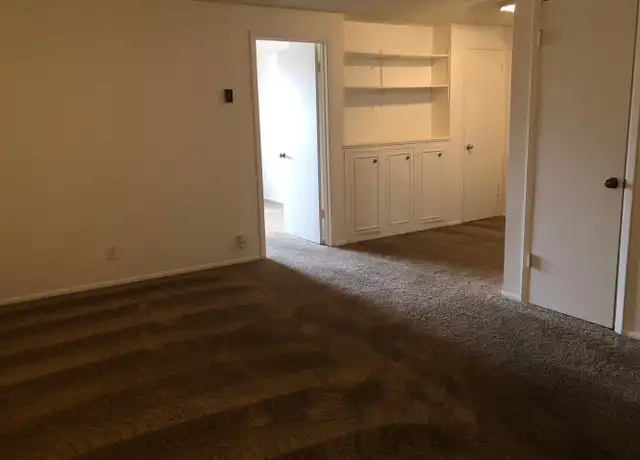 Property at Royal Oaks - 320 E 5th Ave, Salt Lake City, UT, 84103, 1 bed, 1 bath, [object Object]