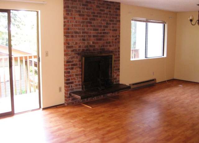 Photo of 1303 NE 195th St Unit A, Shoreline, WA 98155