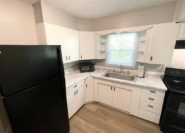 Property at 3050 Meredith Ave, Indianapolis, IN, 46201, 1 bed, 1 bath, [object Object]