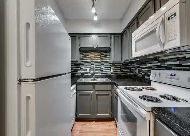 Property at Evergreen Condominiums - 3860 Evergreen St, Irving, TX, 75061, 1 bed, 1 bath, [object Object]