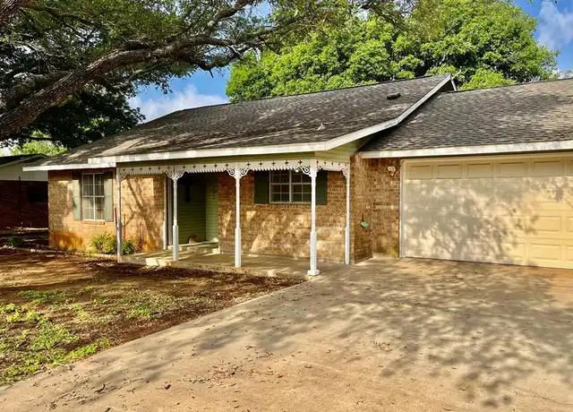 Property at 107 Crestwood Dr, Fredericksburg, TX, 78624, 3 beds, 2 baths, [object Object]