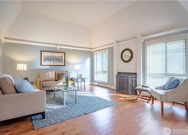 Property at 10211 NE 16th Pl Unit R3, Bellevue, WA, 98004, 3 beds, 2 baths, [object Object]