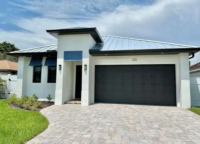 Property at 685 107th Ave N, Naples, FL, 34108, 4 beds, 3 baths, [object Object]