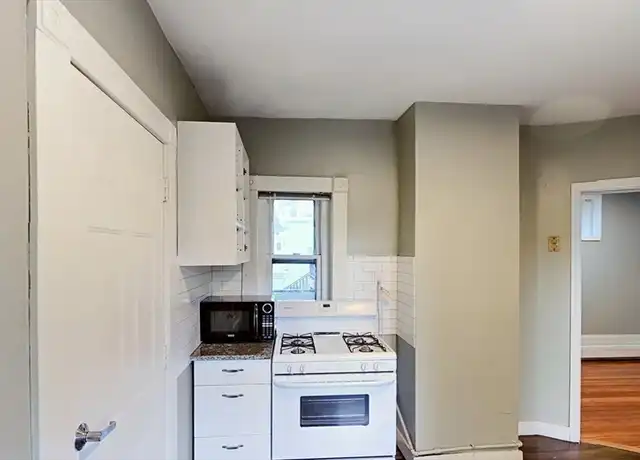 Property at 4A Weld Ave Unit 1, Boston, MA, 02119, 2 beds, 1 bath, [object Object]