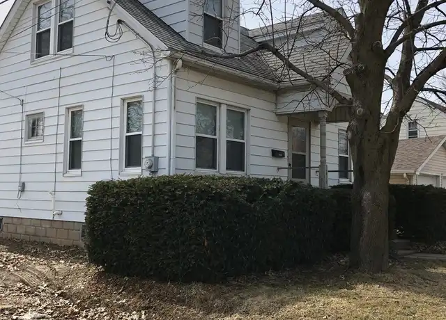 Property at 1214 19th Ave, Moline, IL, 61265, 2 beds, 1 bath, [object Object]