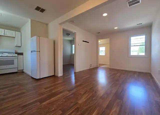 Property at 98 Seeley Ave, Keansburg, NJ, 07734, 1 bed, 1 bath, [object Object]