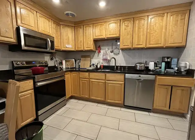Property at 197 Kent St #37, Brookline, MA, 02446, 3 beds, 1 bath, [object Object]