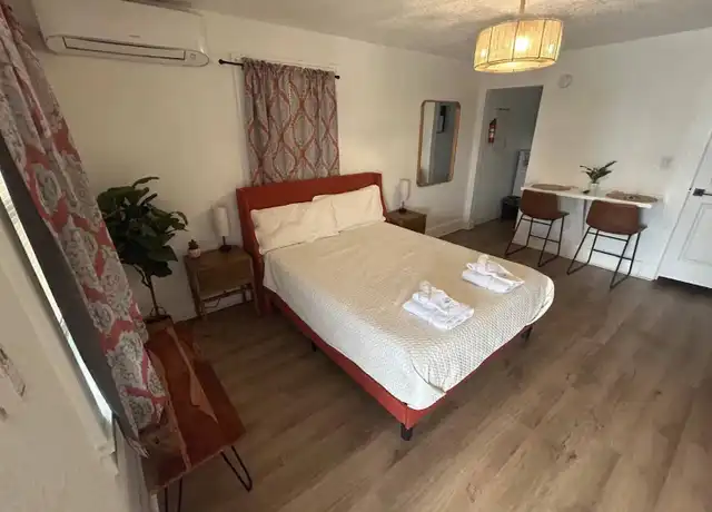 Property at 805 4th Ave N Unit 5, St. Petersburg, FL, 33701, 0 beds, 1 bath, [object Object]