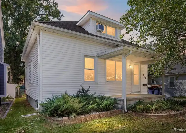Property at 712 Golf Ave, Royal Oak, MI, 48073, 3 beds, 1 bath, [object Object]