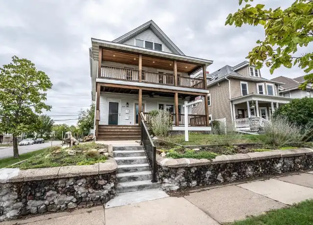 Property at 979 Marshall Ave Apt B, St Paul, MN, 55104, 3 beds, 1 bath, [object Object]